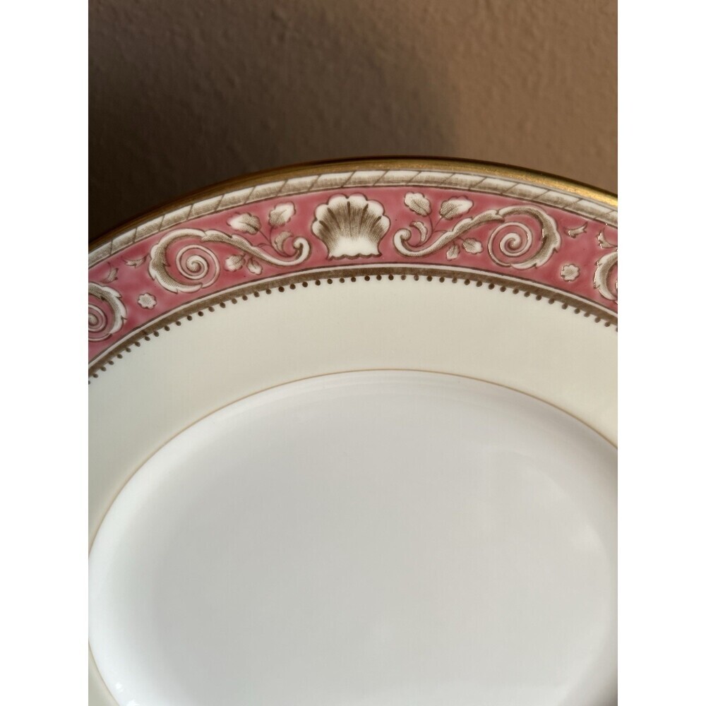 WEDGWOOD PINK RUNNYMEDE Dinner Plate
